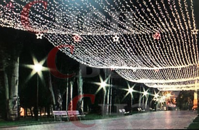 Новогоднее украшение для города. Гирлянда навес "Звездное небо" мерцающая. 40м на 20м. 133 нити. Белое свечение. IP 44